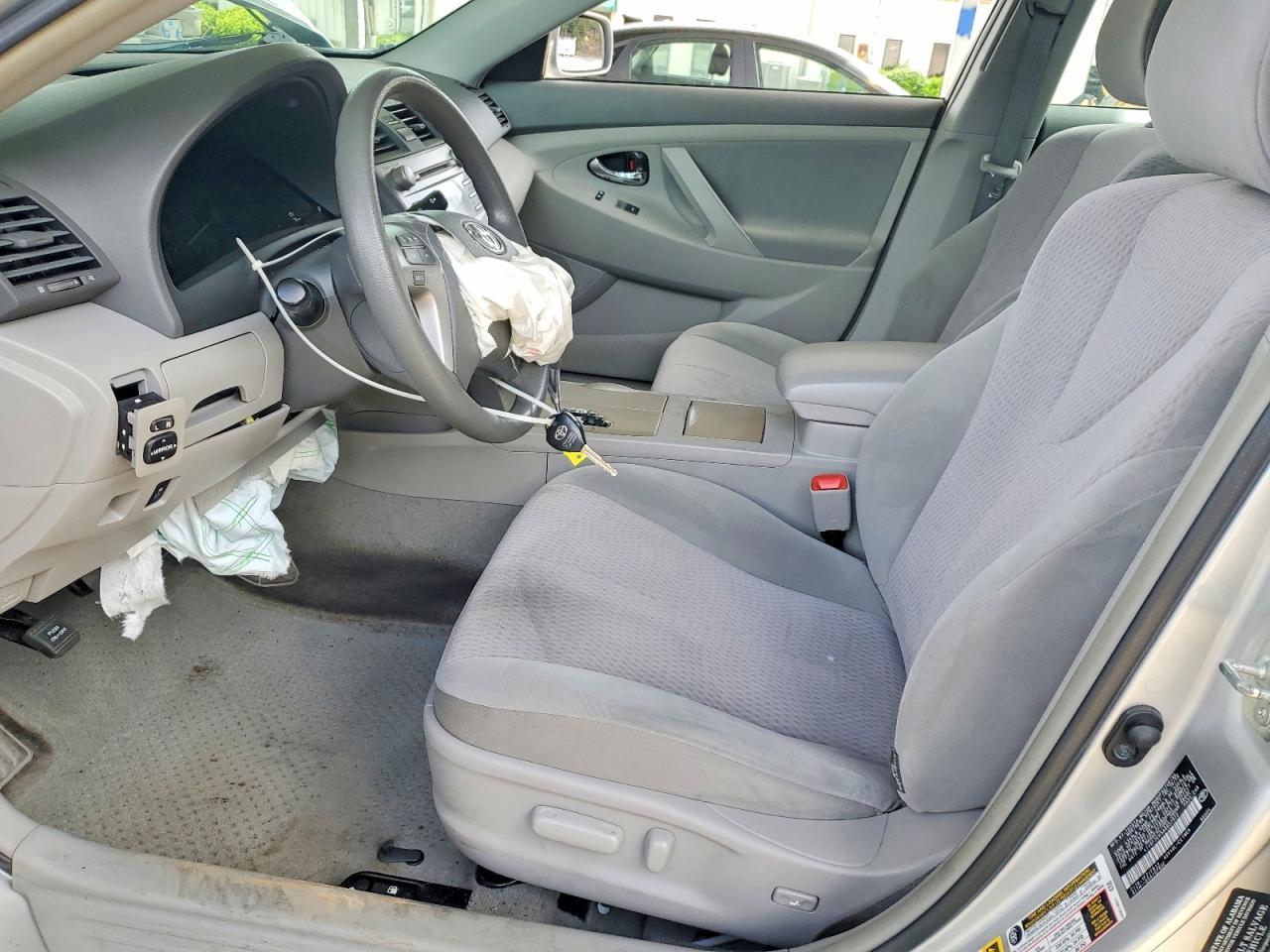 2010 Toyota Camry Le - Фото 7