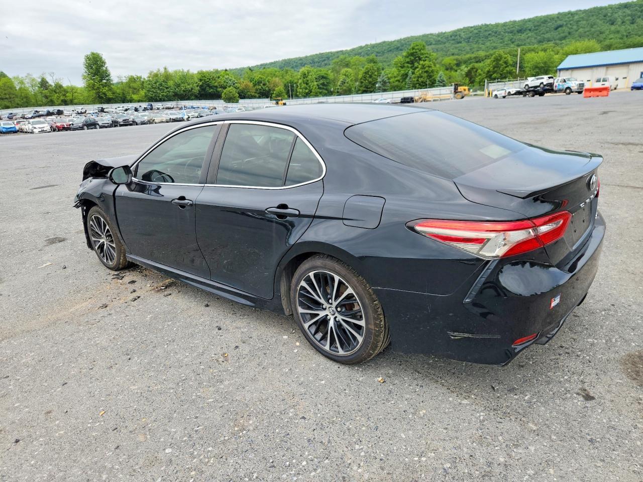 2018 Toyota Camry Se - Image 2