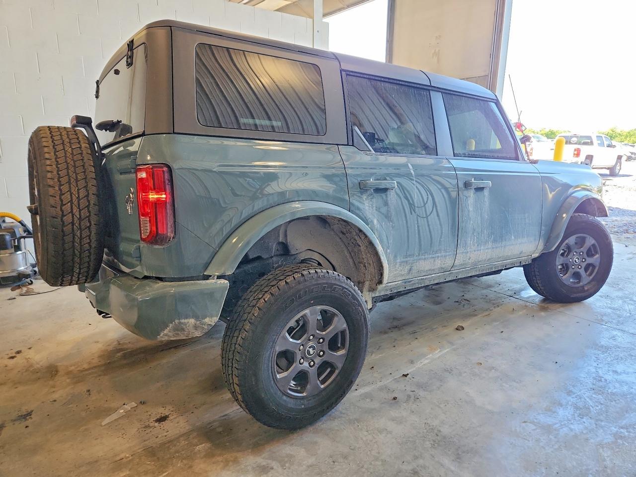 2023 Ford Bronco Base - Фото 3