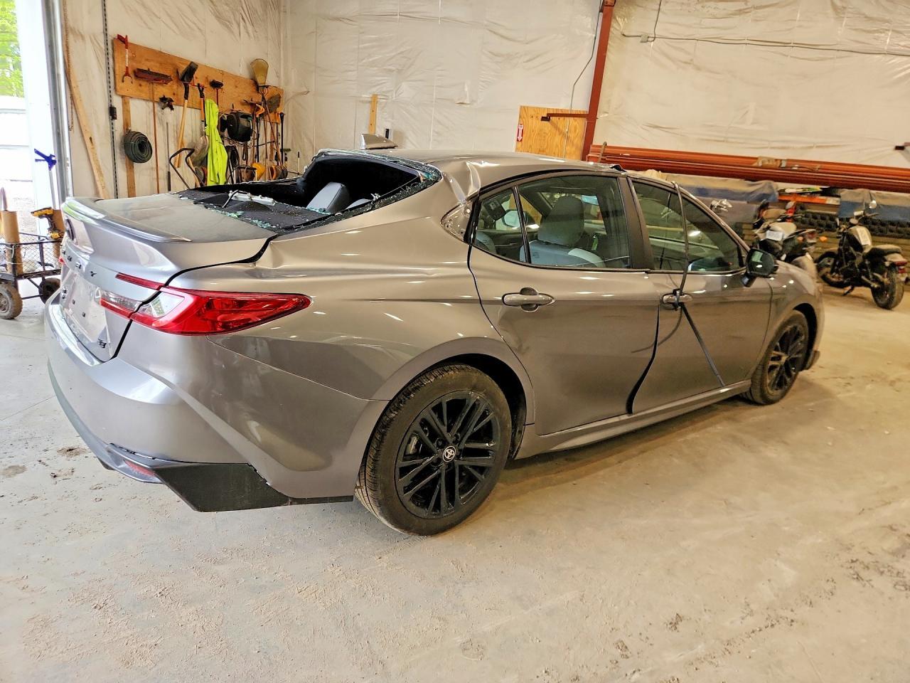 2025 Toyota Camry Se - Фото 3