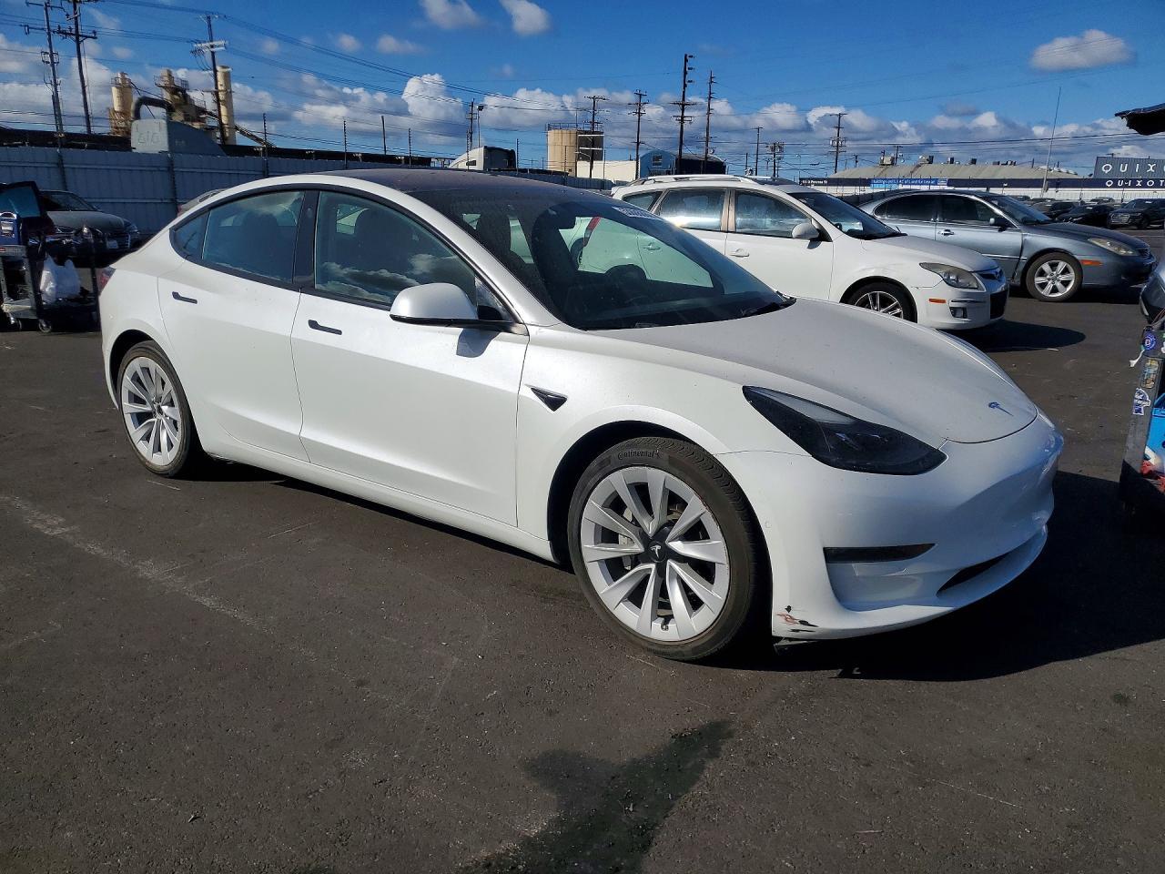 2022 Tesla Model 3 - Фото 4