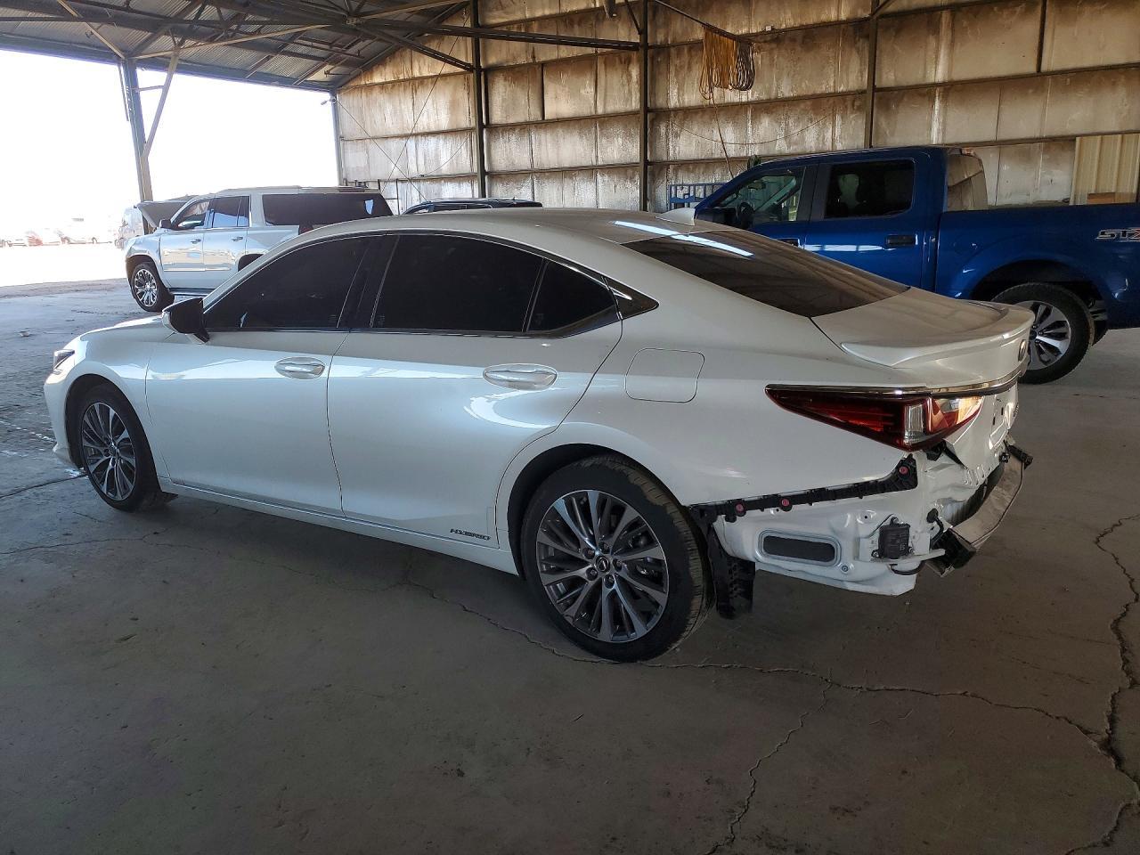2019 Lexus Es 300H - Фото 2