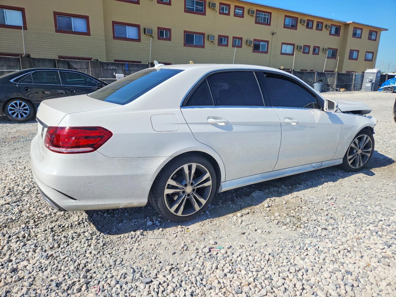 2016 Mercedes-Benz E 350 - Image 3