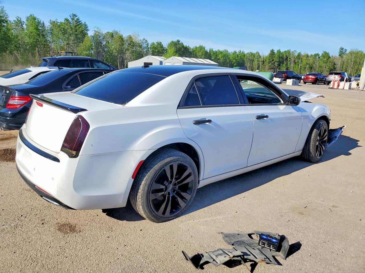 2017 Chrysler 300 Limited - Фото 3