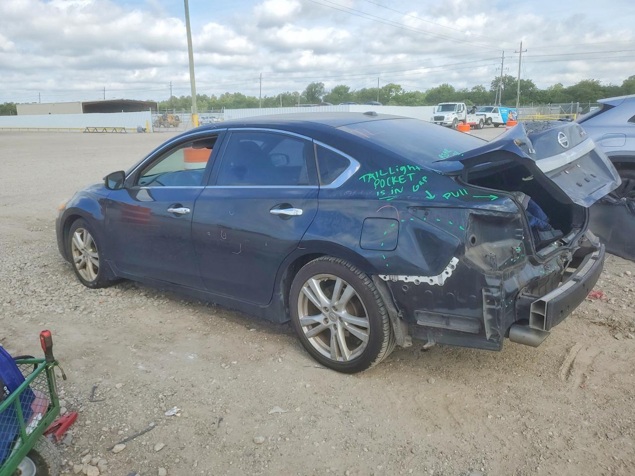 2013 Nissan Altima 3.5 S - Image 2