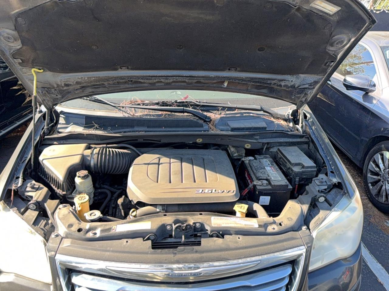 2012 Chrysler Town & Country Touring - Фото 7