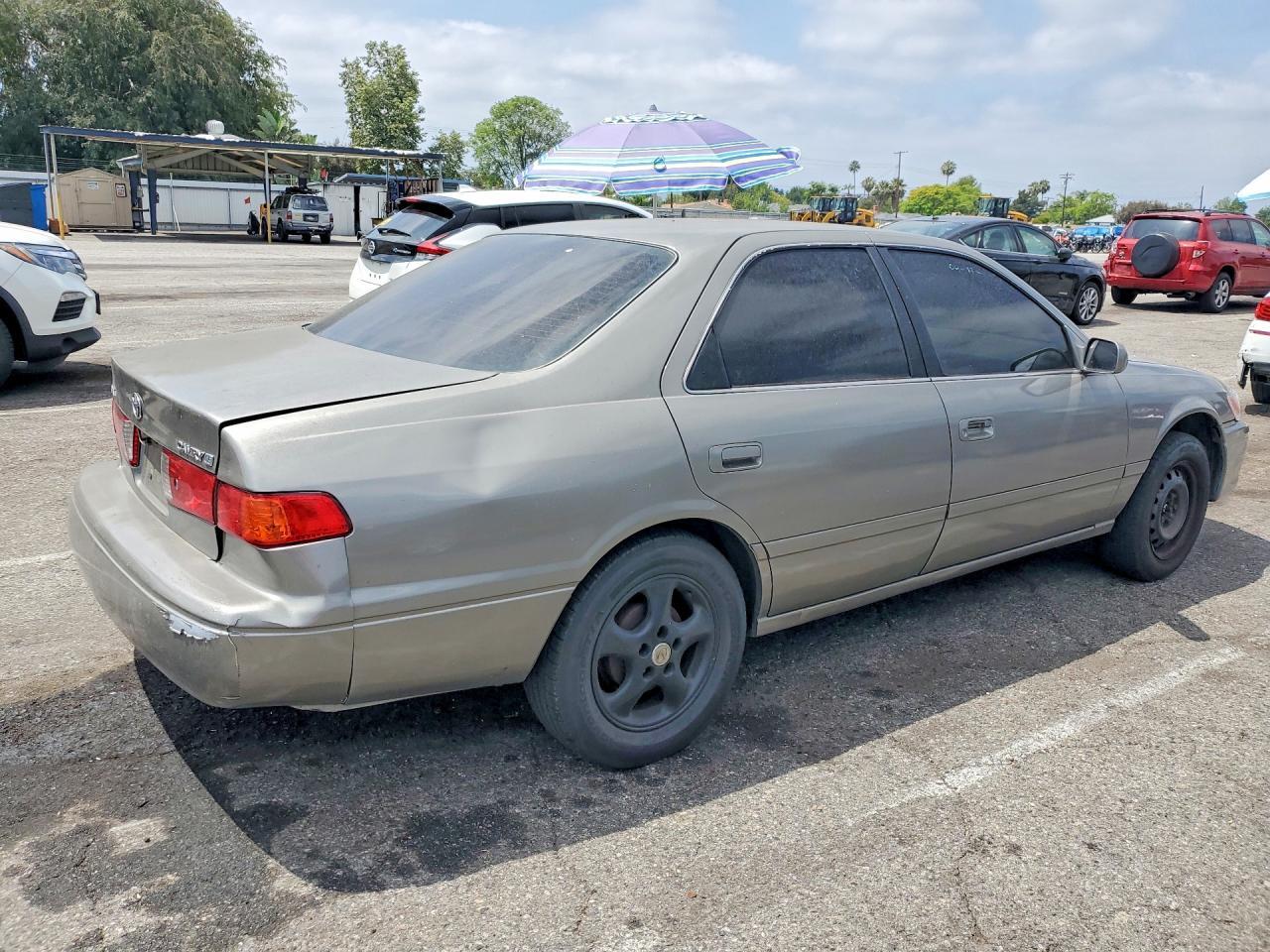2001 Toyota Camry Ce - Фото 3
