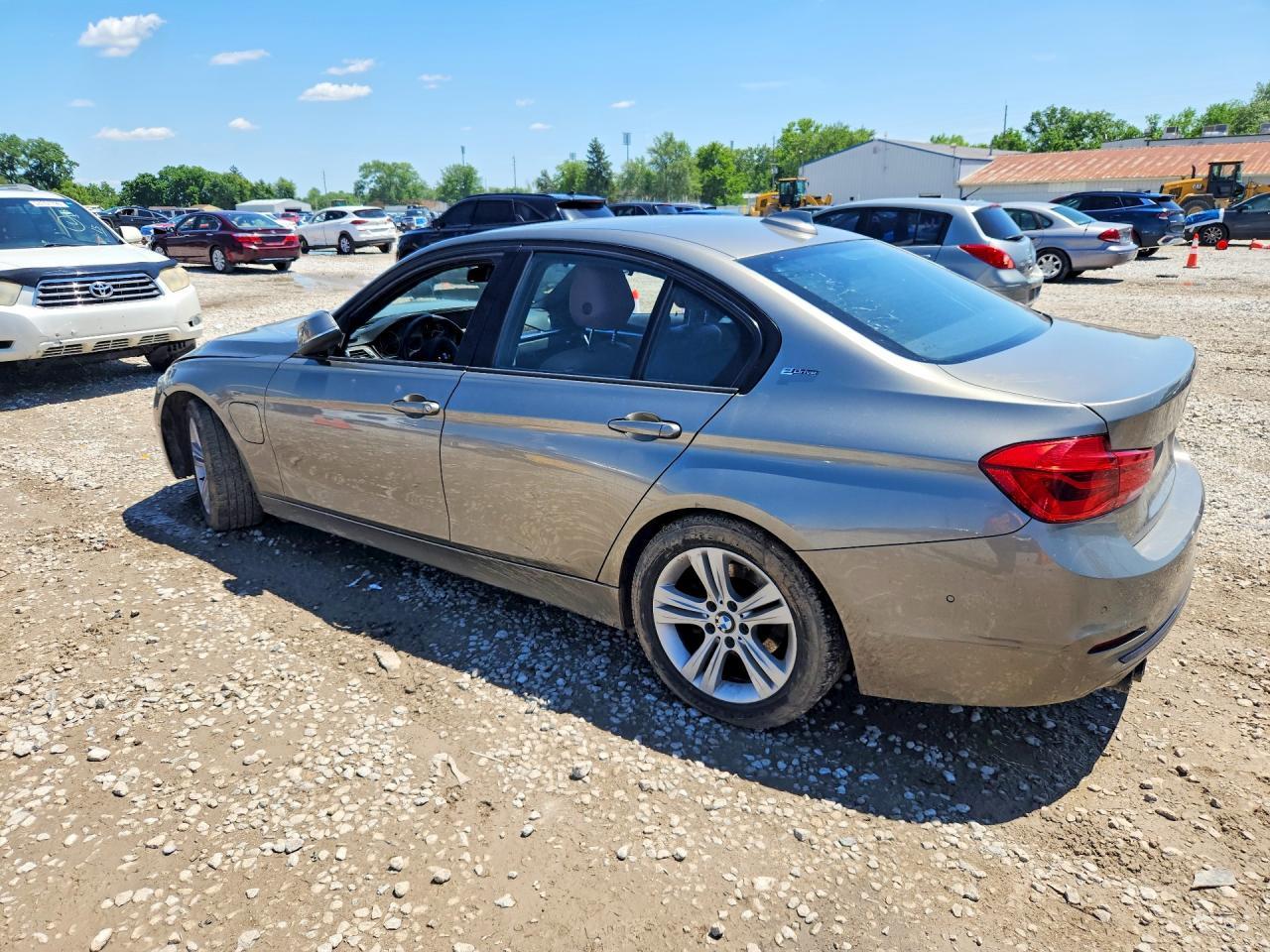 2016 BMW 330E - Фото 2