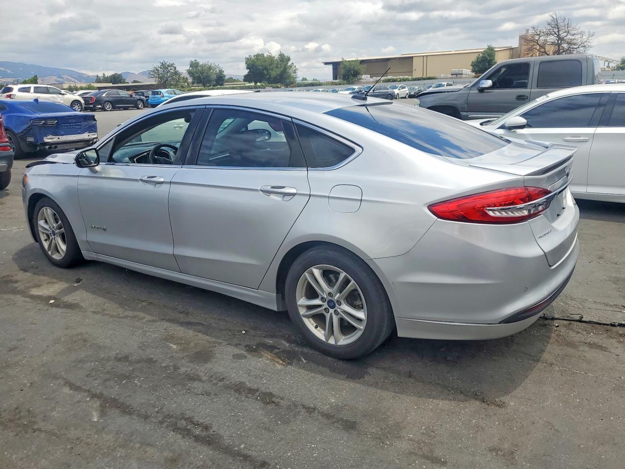 2017 Ford Fusion Titanium Hev - Фото 2
