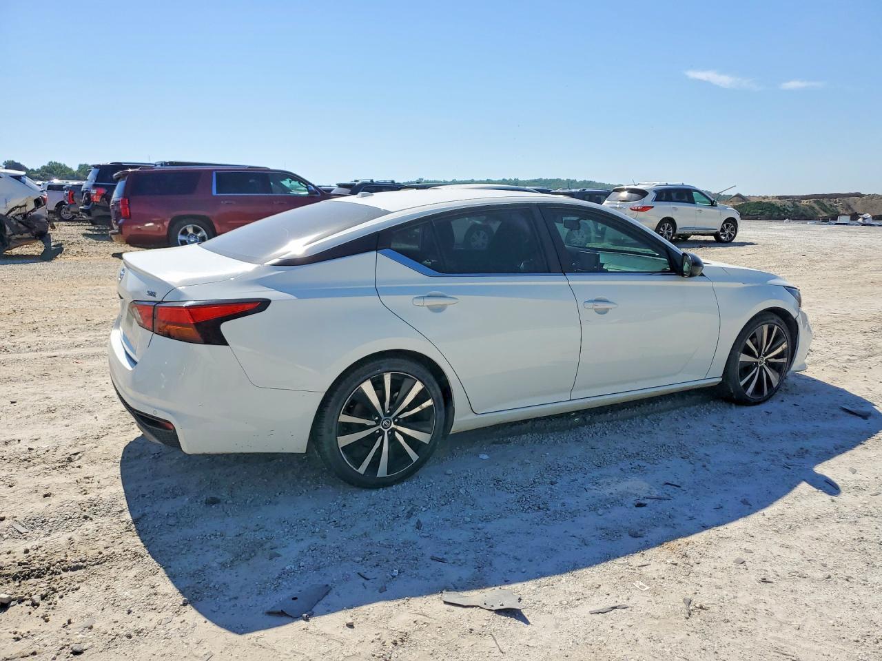 2020 Nissan Altima - Фото 3