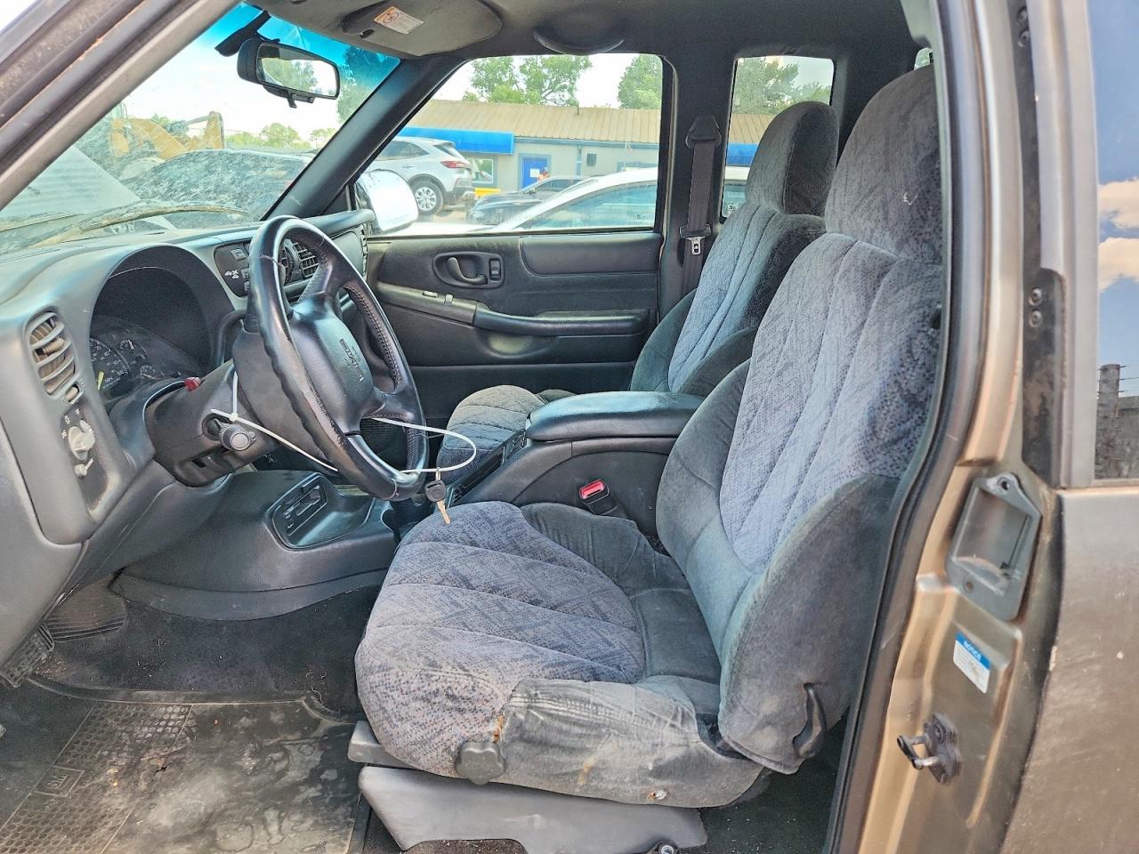 2000 GMC Sonoma - Image 7