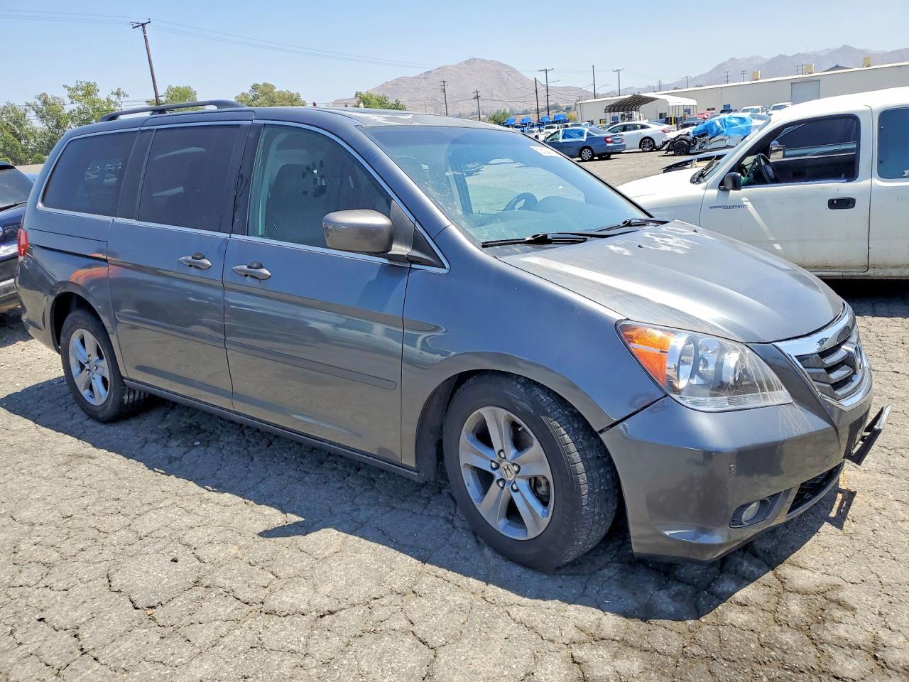 2010 Honda Odyssey Touring - Image 4
