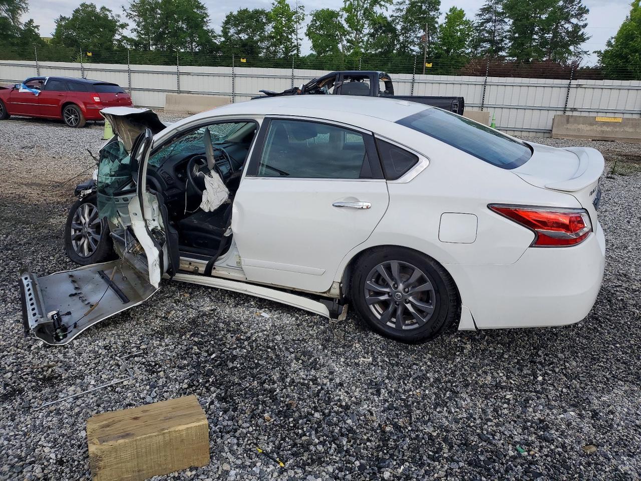 2015 Nissan Altima 2.5 S - Фото 2