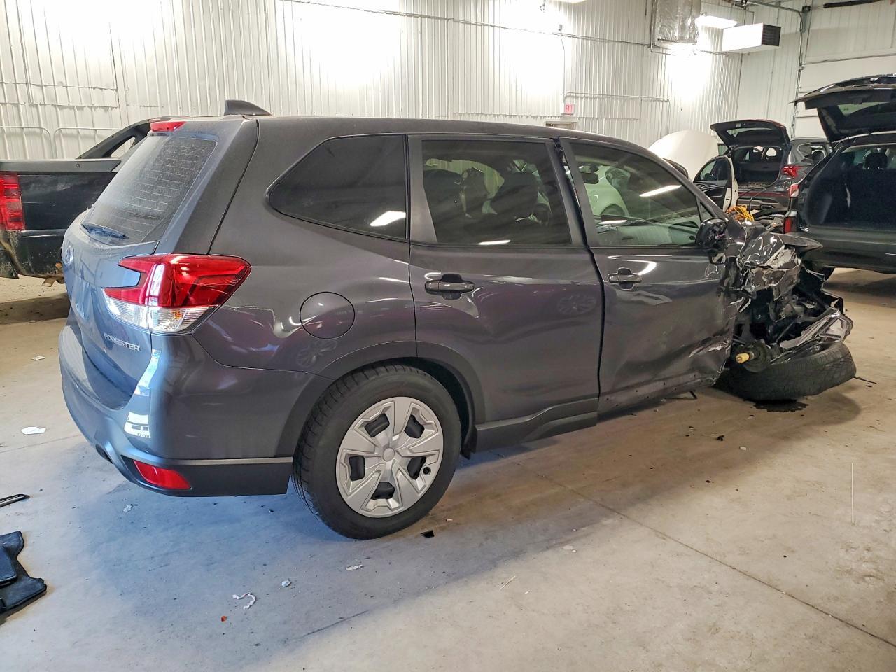 2023 Subaru Forester - Фото 3