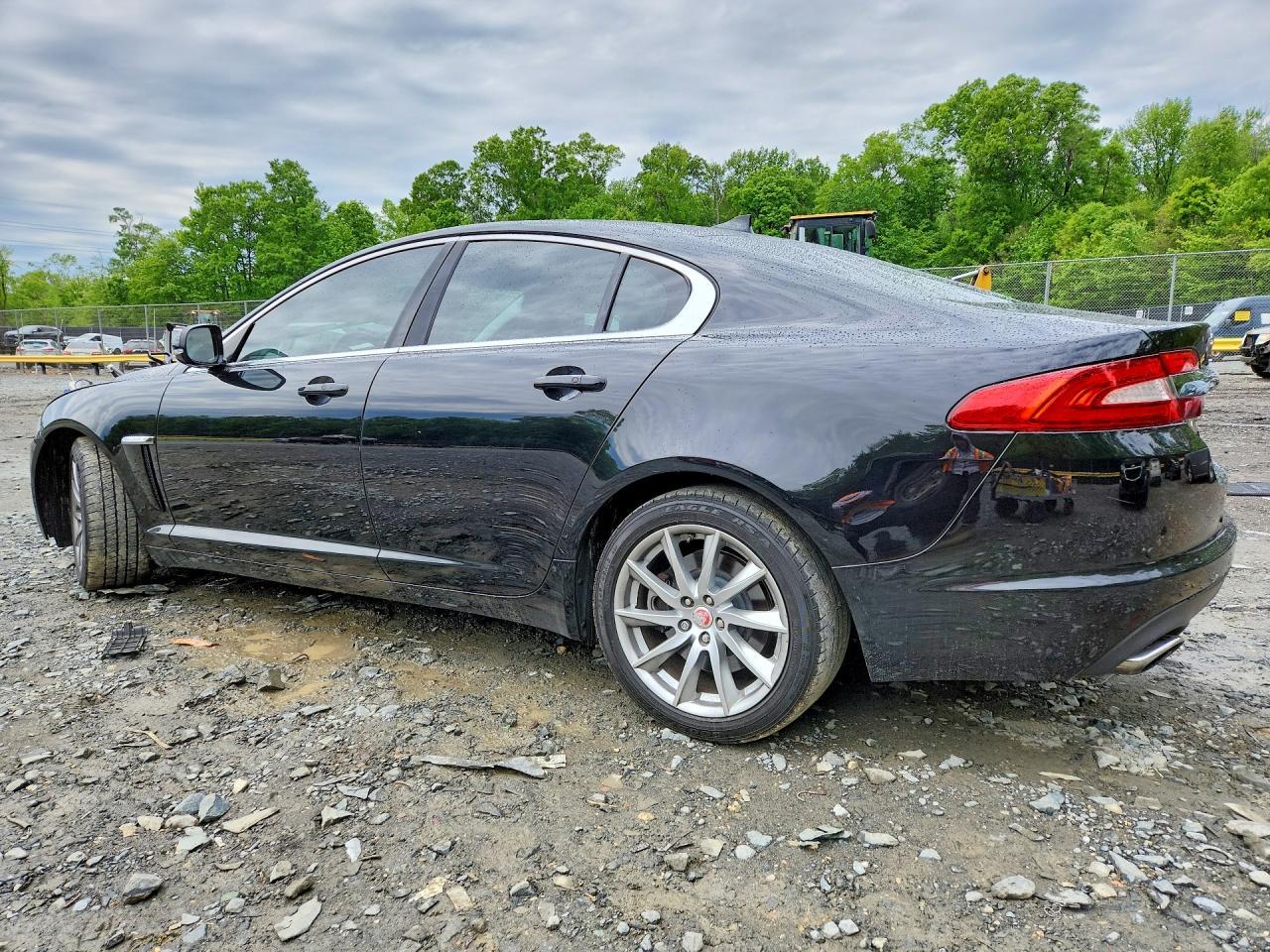 2015 Jaguar Xf 2.0T Premium - Фото 2