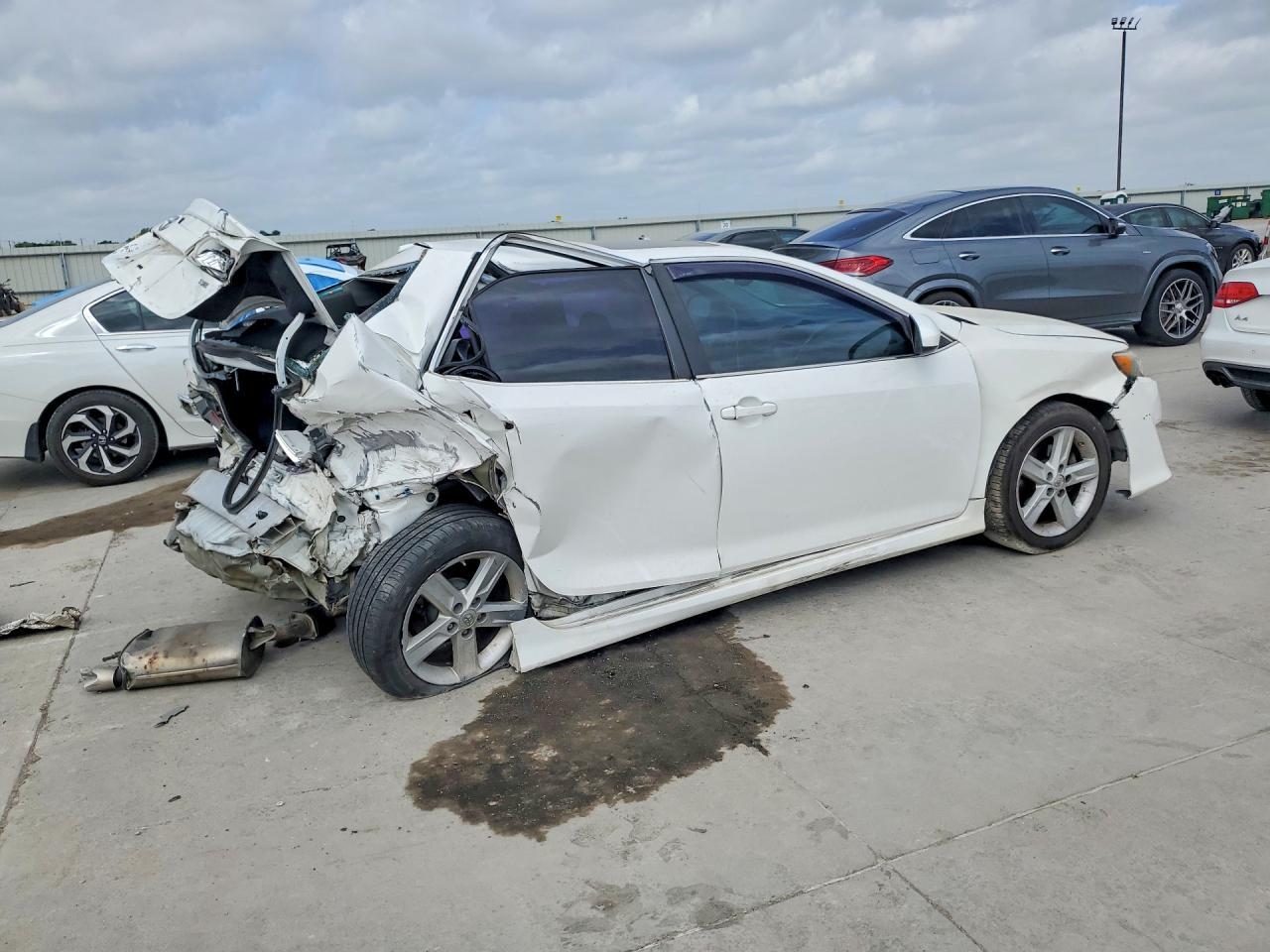 2014 Toyota Camry Se - Image 3
