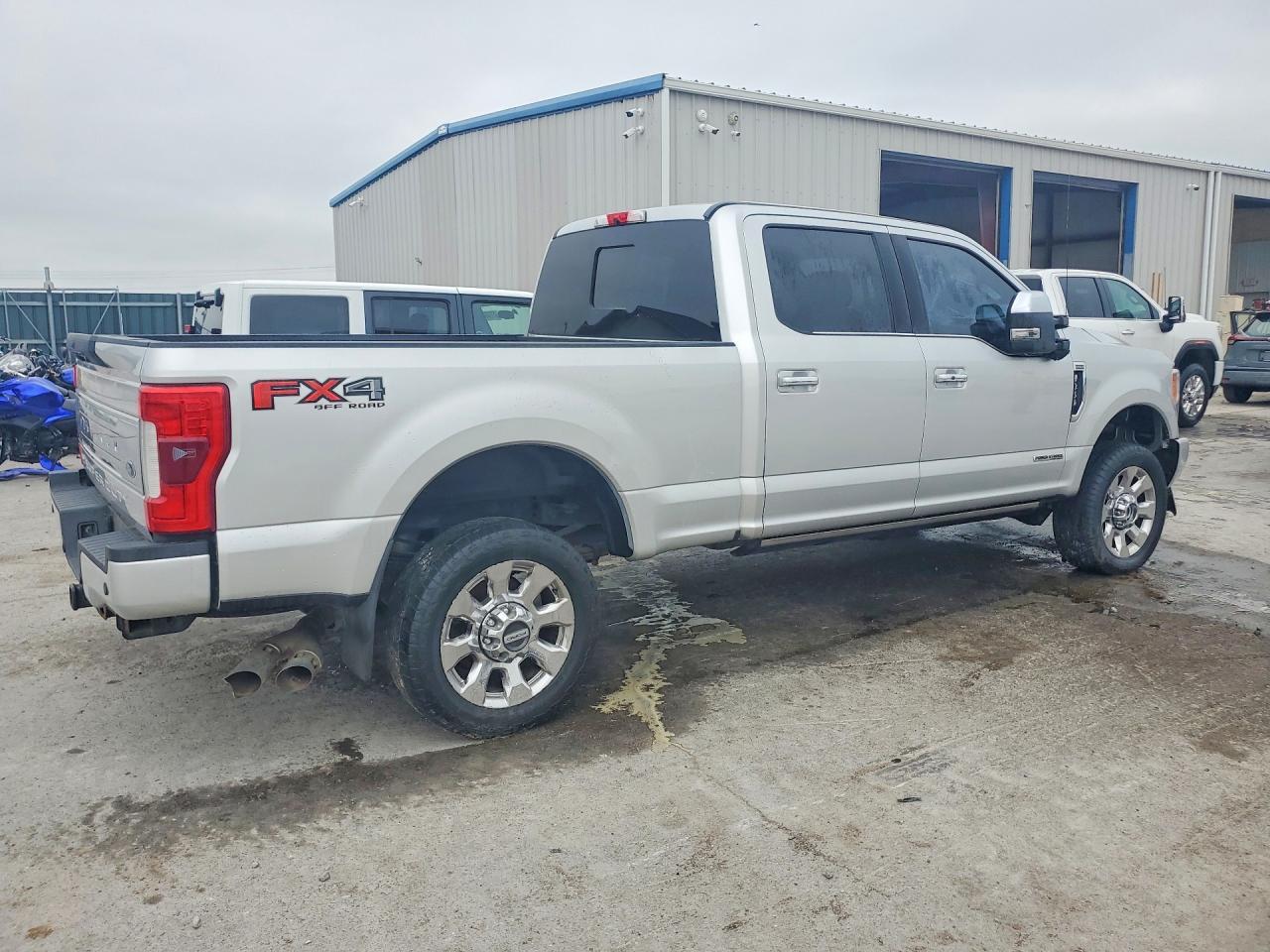 2017 Ford F350 Super Duty - Фото 3