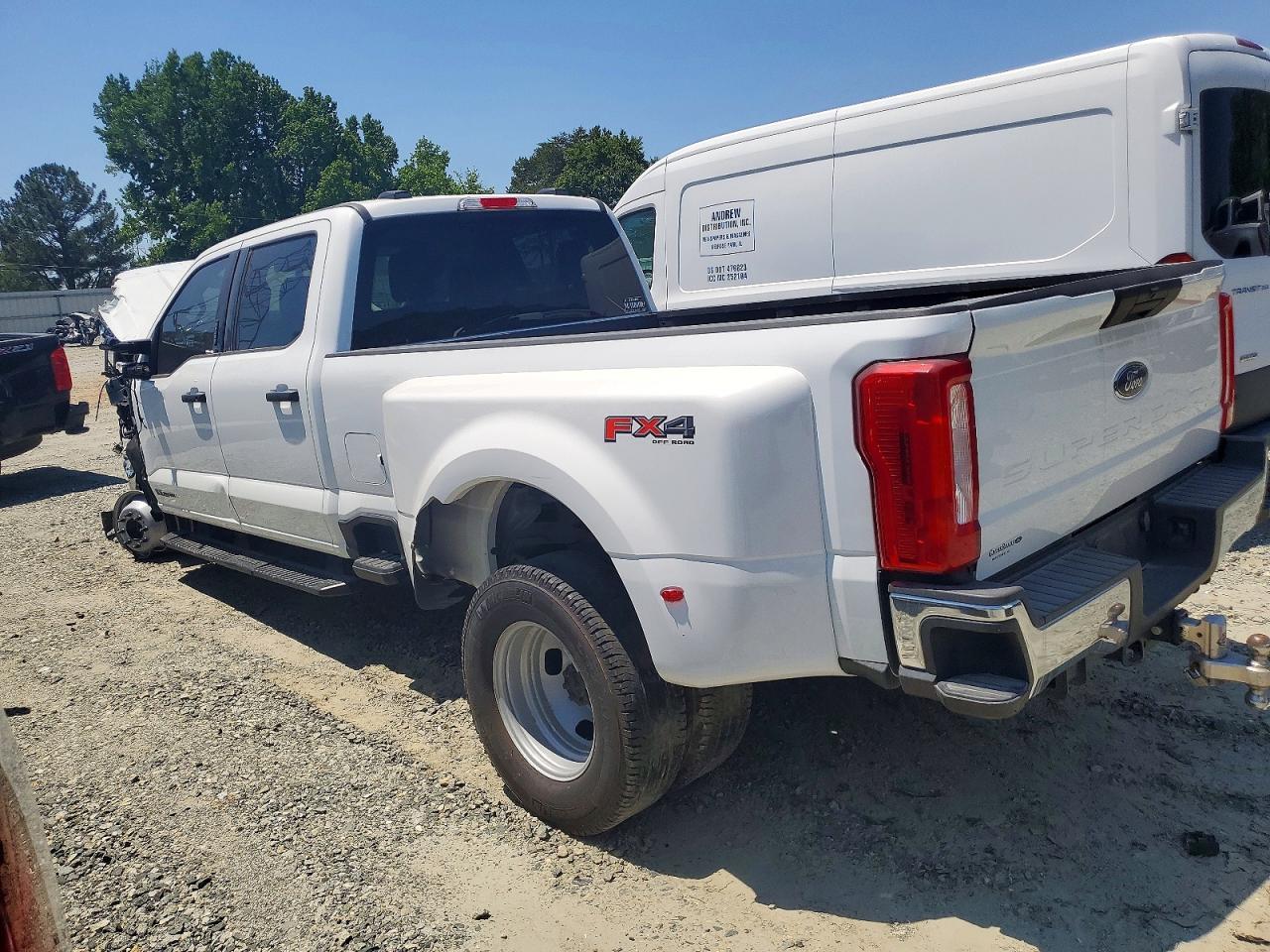 2024 Ford F350 Super Duty - Image 3