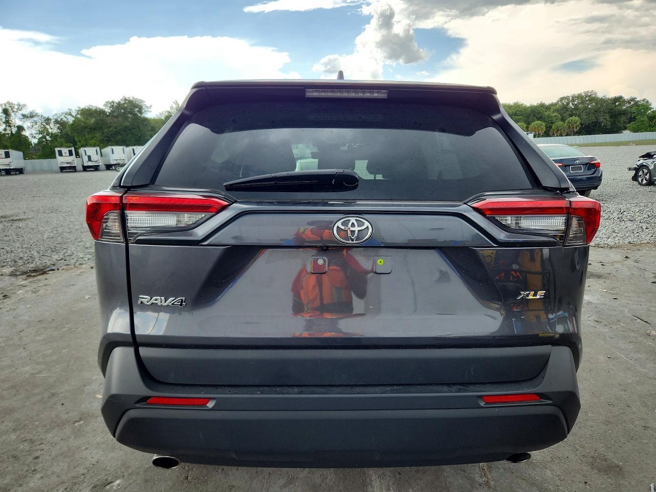 2025 Toyota Rav4 Xle - Image 6