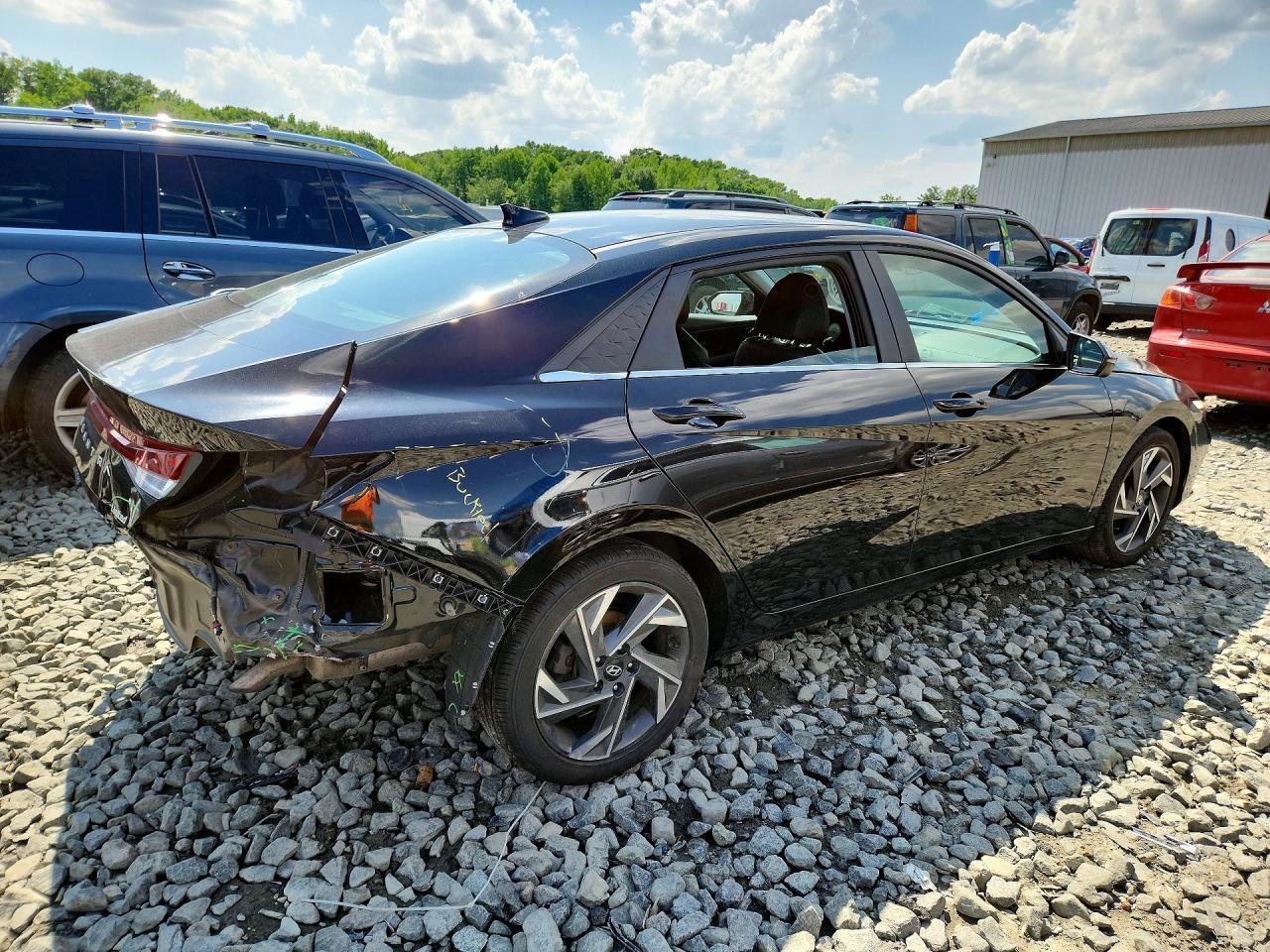 2024 Hyundai Elantra Limited - Image 3