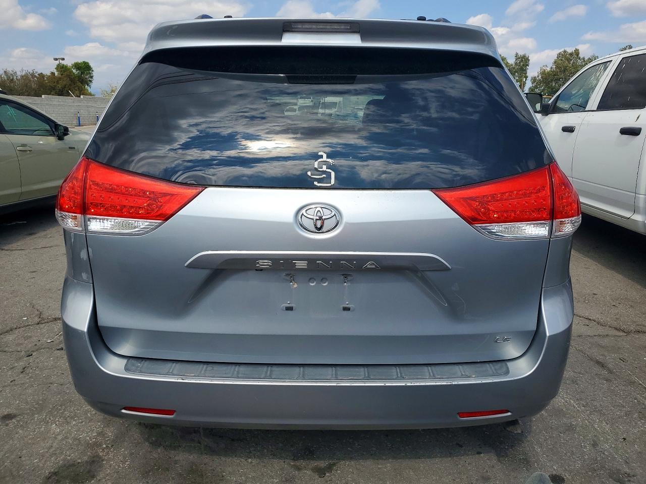 2014 Toyota Sienna Le - Фото 6