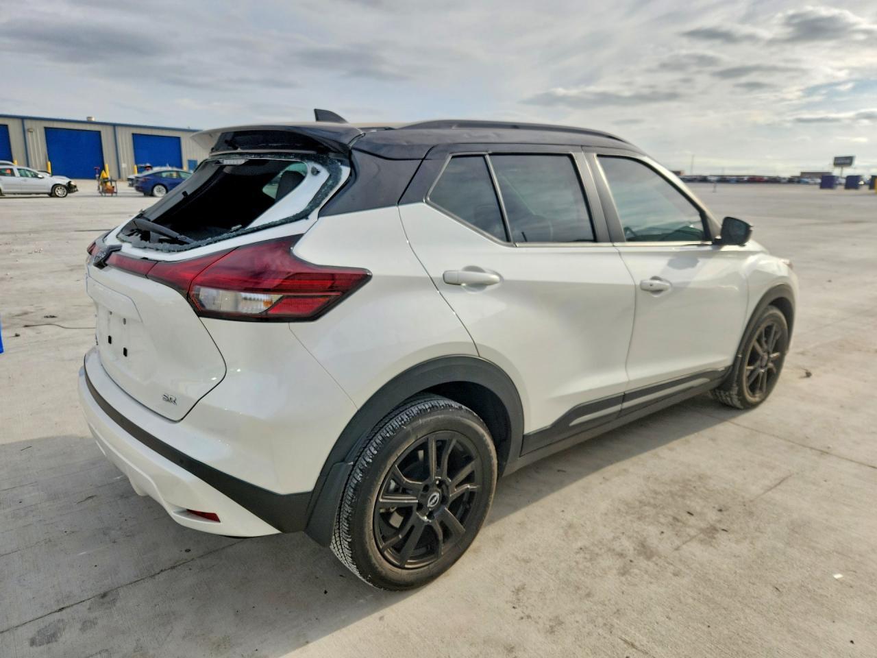 2024 Nissan Kicks Sr - Фото 3