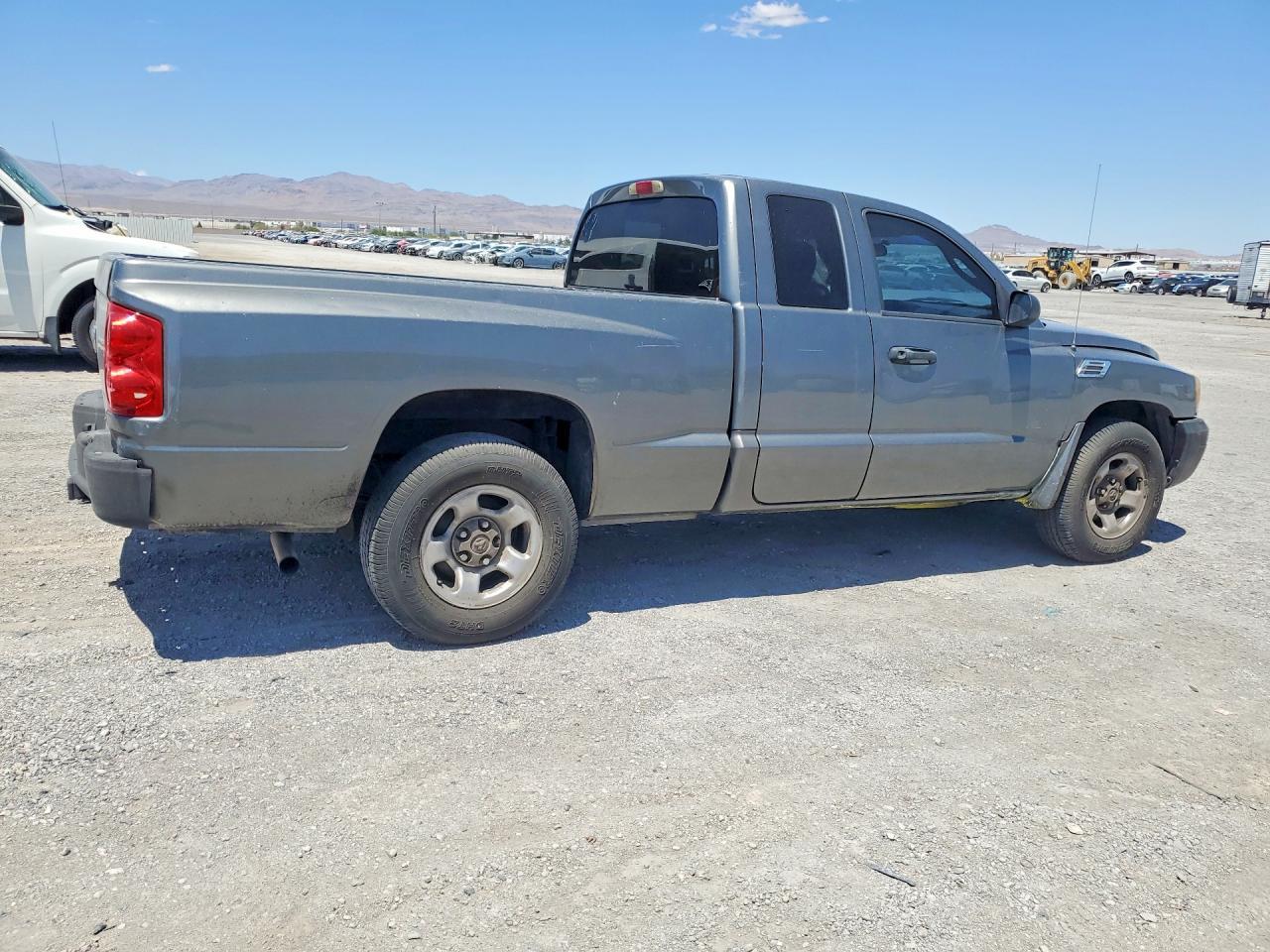 2005 Dodge Dakota St - Фото 3
