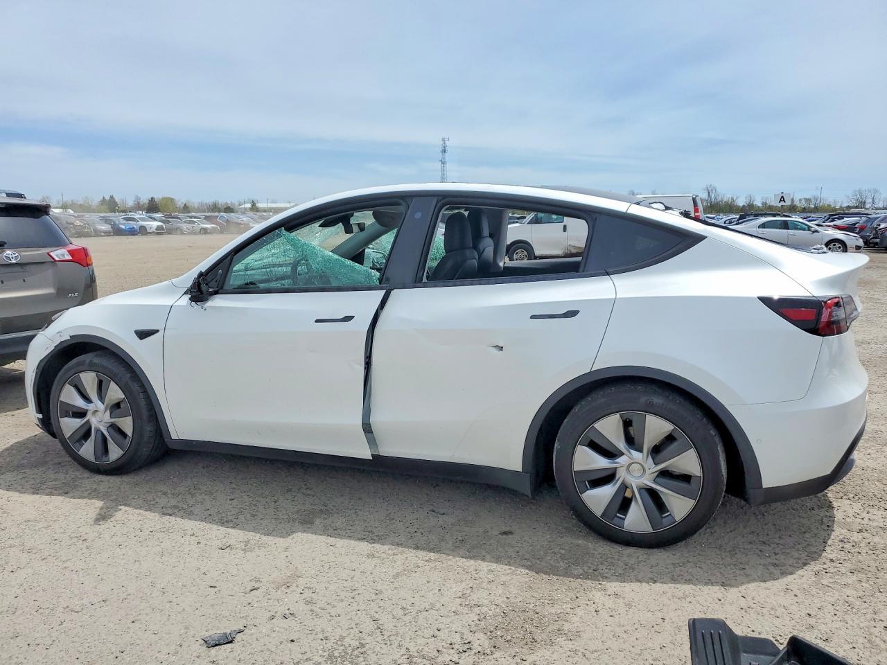 2023 Tesla Model Y - Image 2