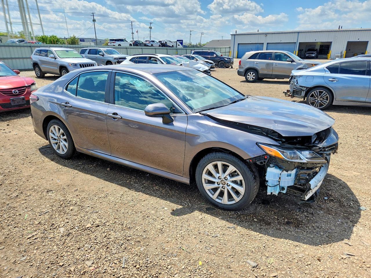 2023 Toyota Camry Le - Фото 4