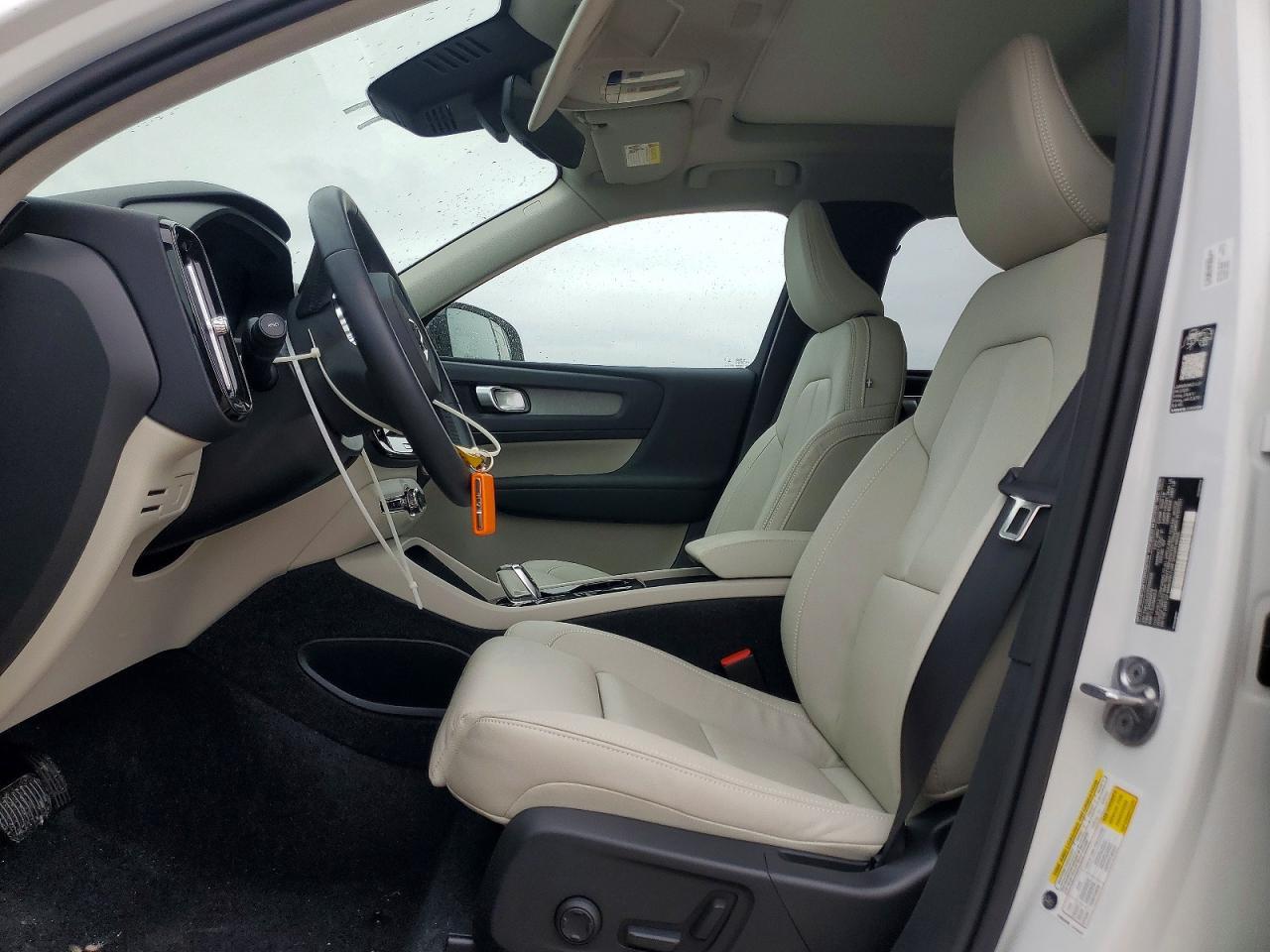 2026 Volvo Xc40 Plus - Image 7
