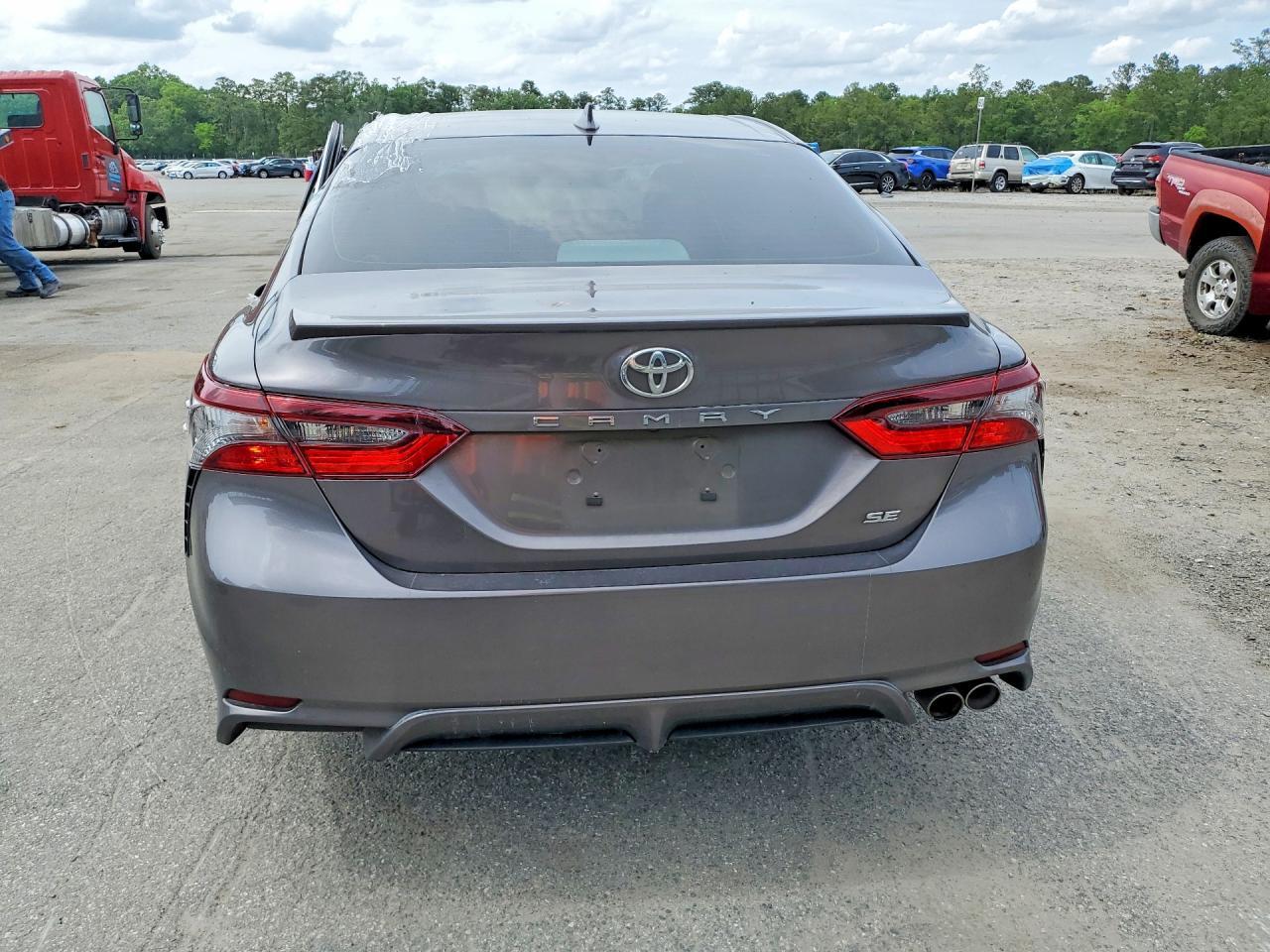 2022 Toyota Camry Se - Фото 6