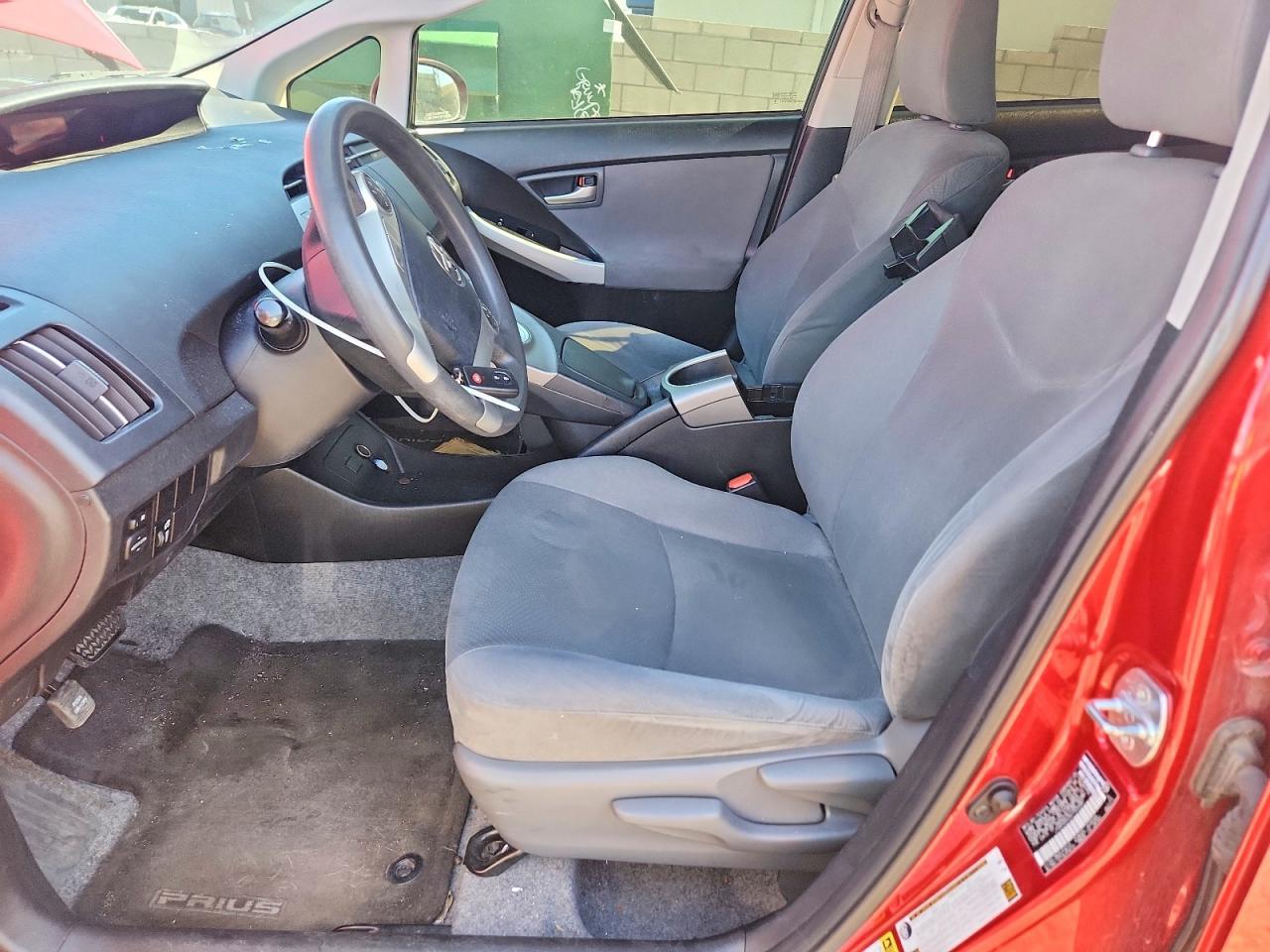 2012 Toyota Prius Two - Фото 7