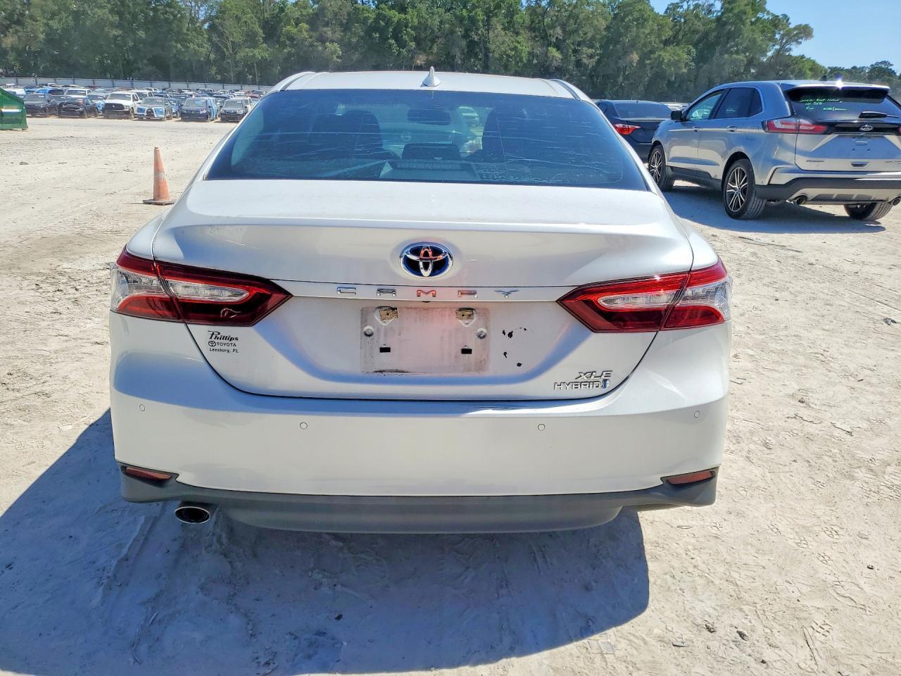 2018 Toyota Camry Hybrid Xle - Image 6