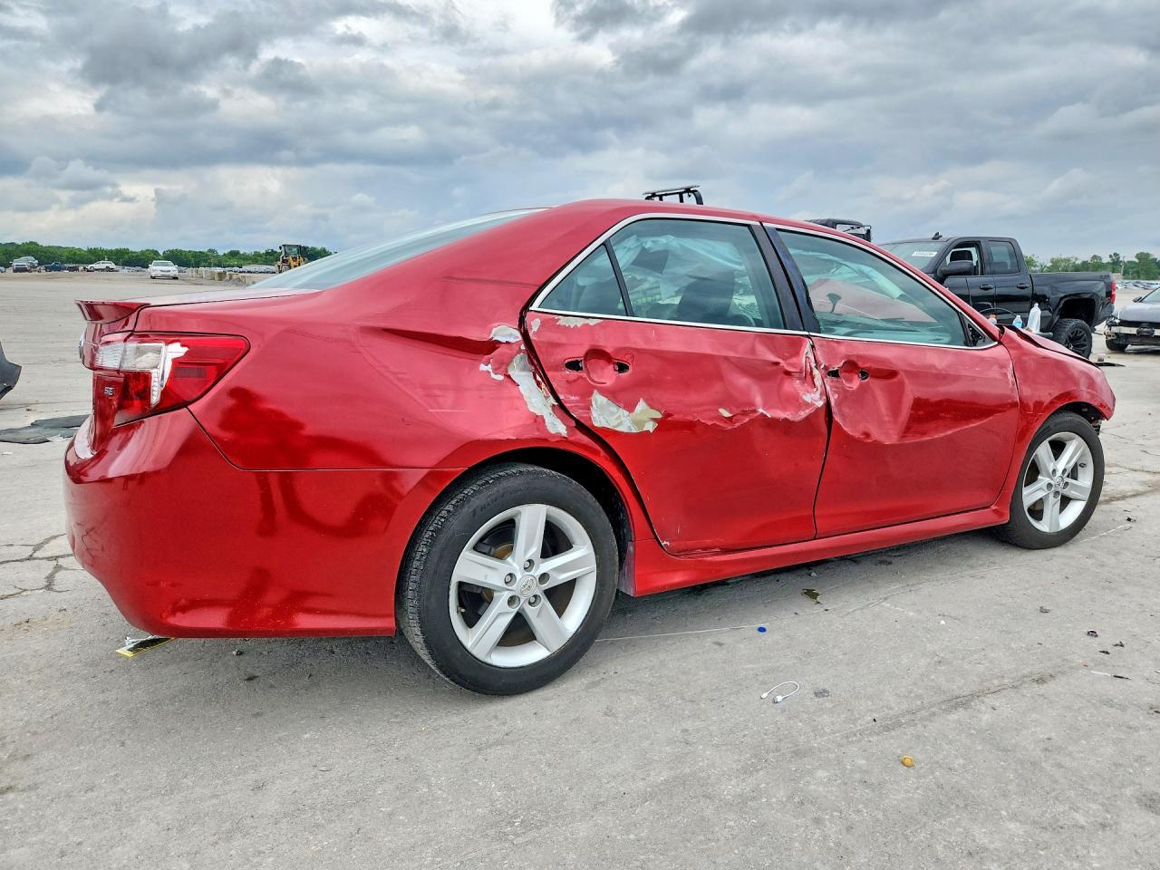 2014 Toyota Camry Se - Image 3
