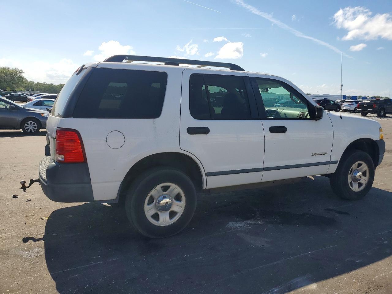 2005 Ford Explorer Xls - Image 3