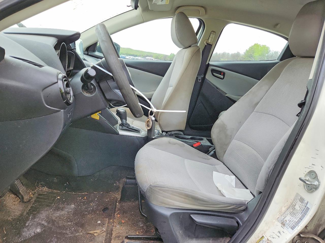 2019 Toyota Yaris L - Фото 7