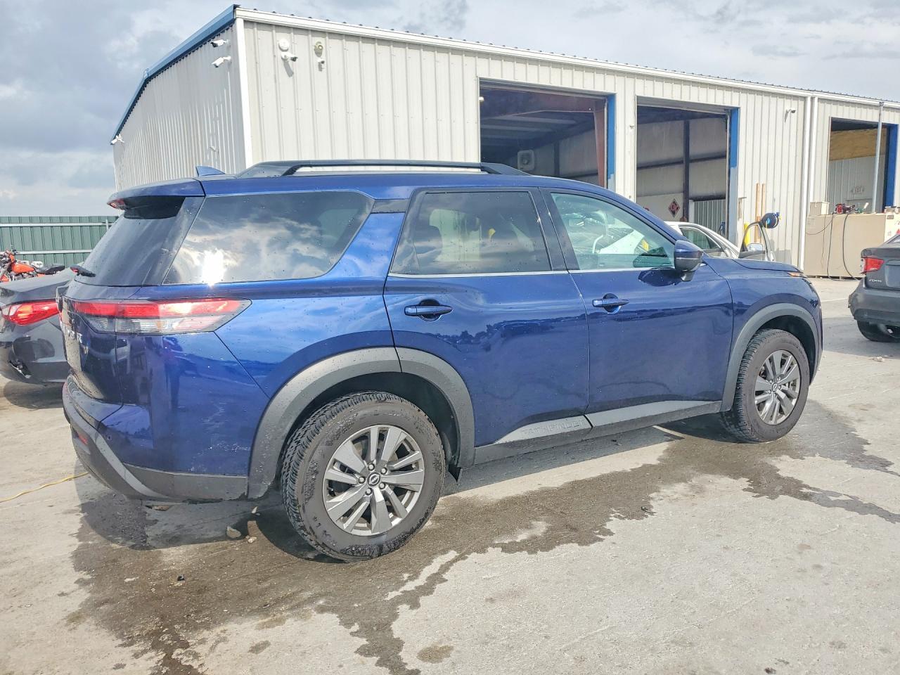 2025 Nissan Pathfinder Sv - Фото 3