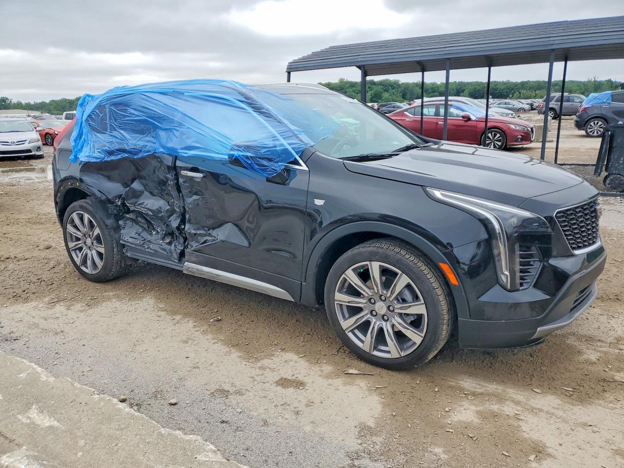 2023 Cadillac Xt4 Premium Luxury - Image 4