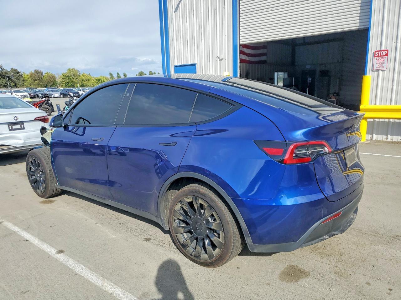 2024 Tesla Model Y - Фото 2