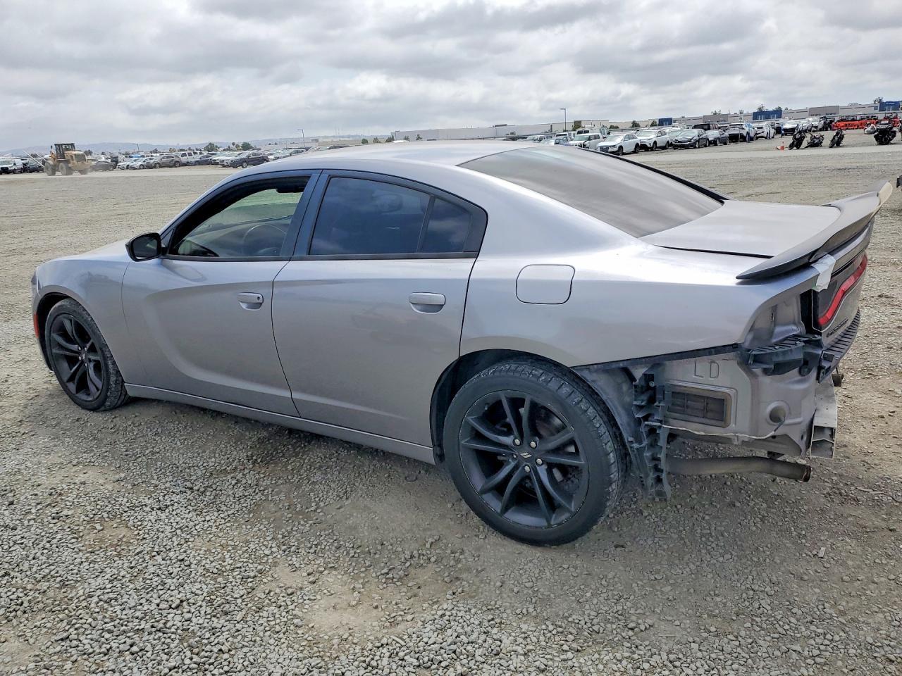 2017 Dodge Charger Se - Фото 2
