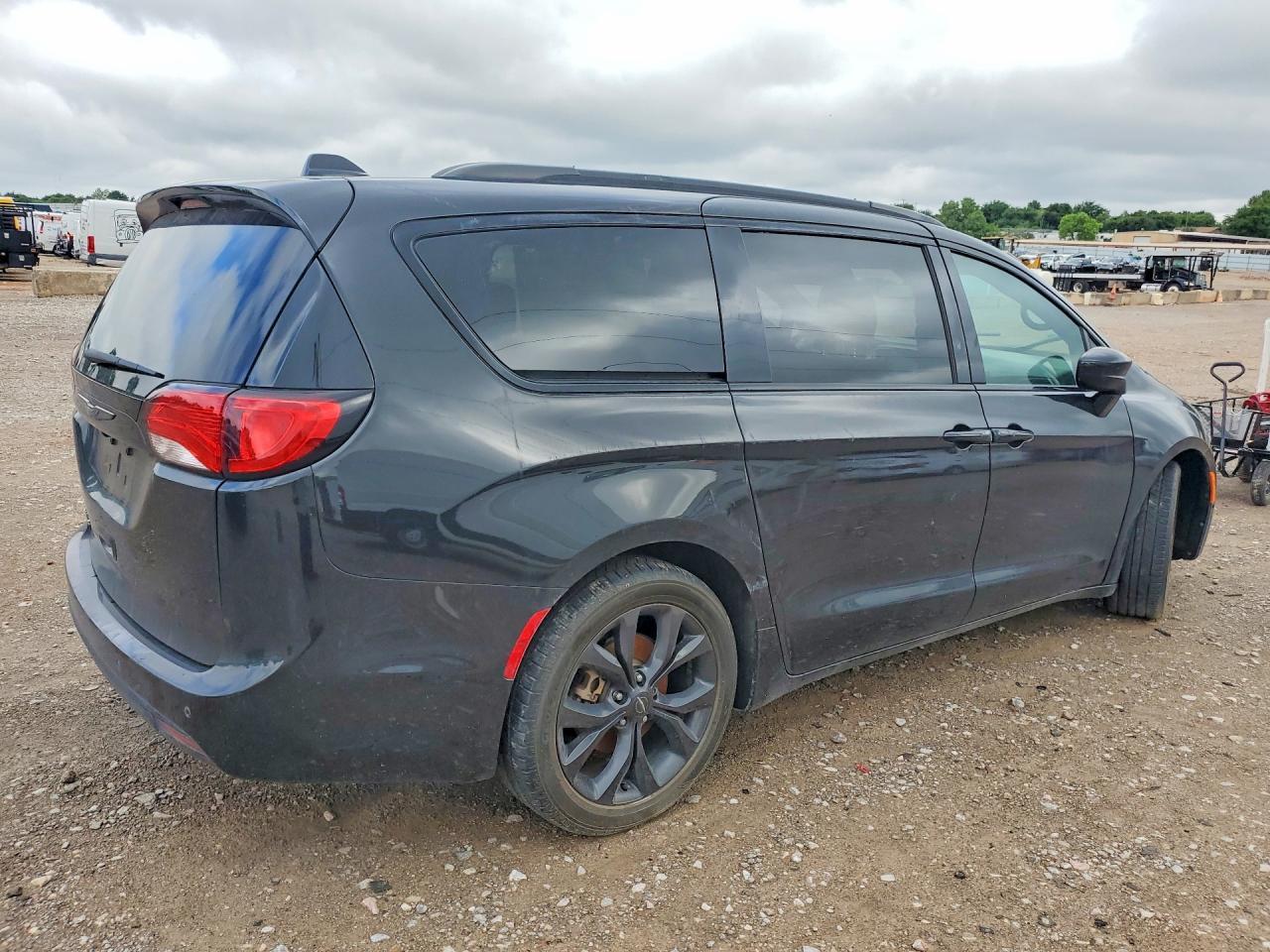 2019 Chrysler Pacifica Touring L - Фото 3