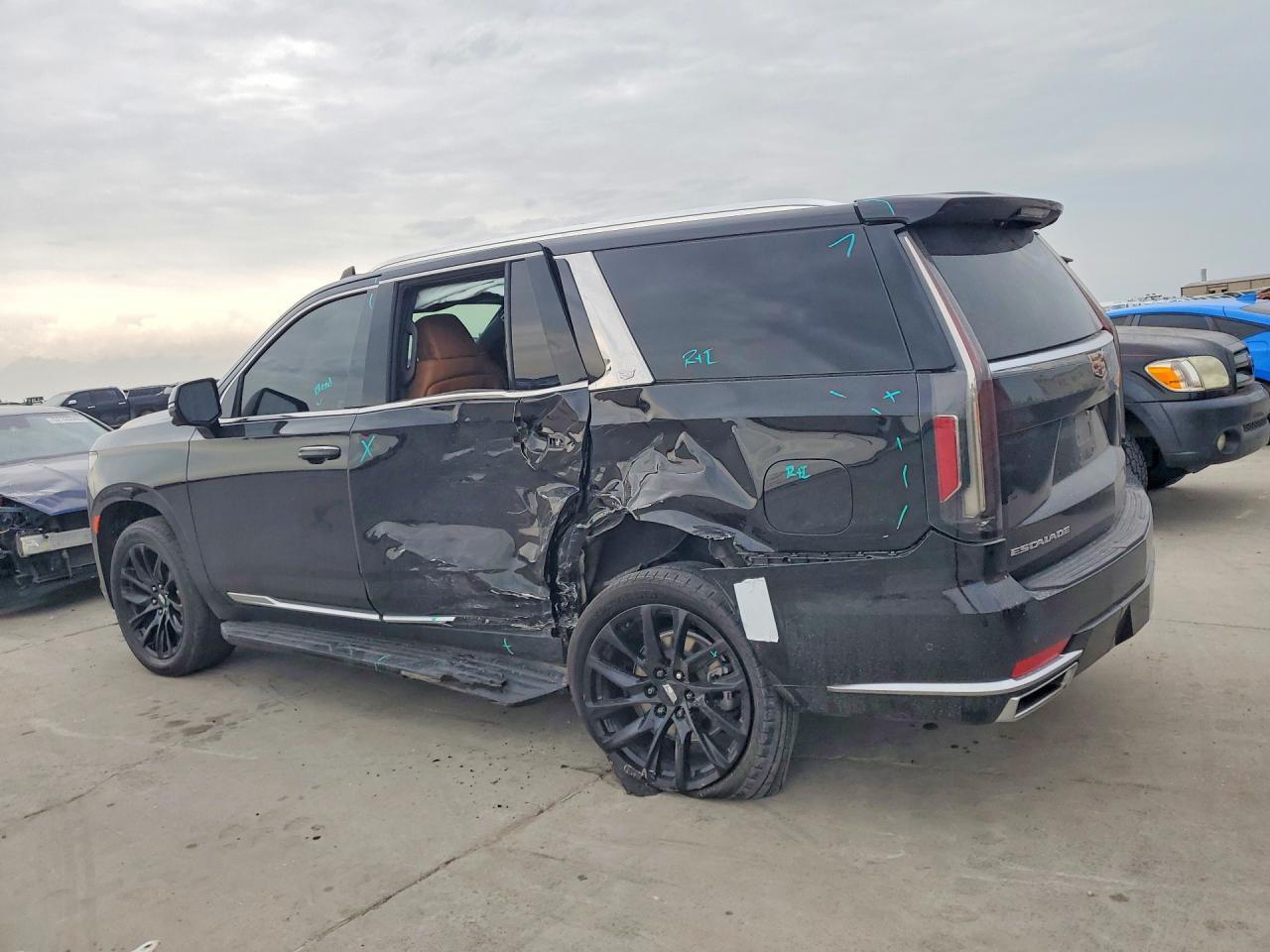 2023 Cadillac Escalade Premium Luxury - Image 2