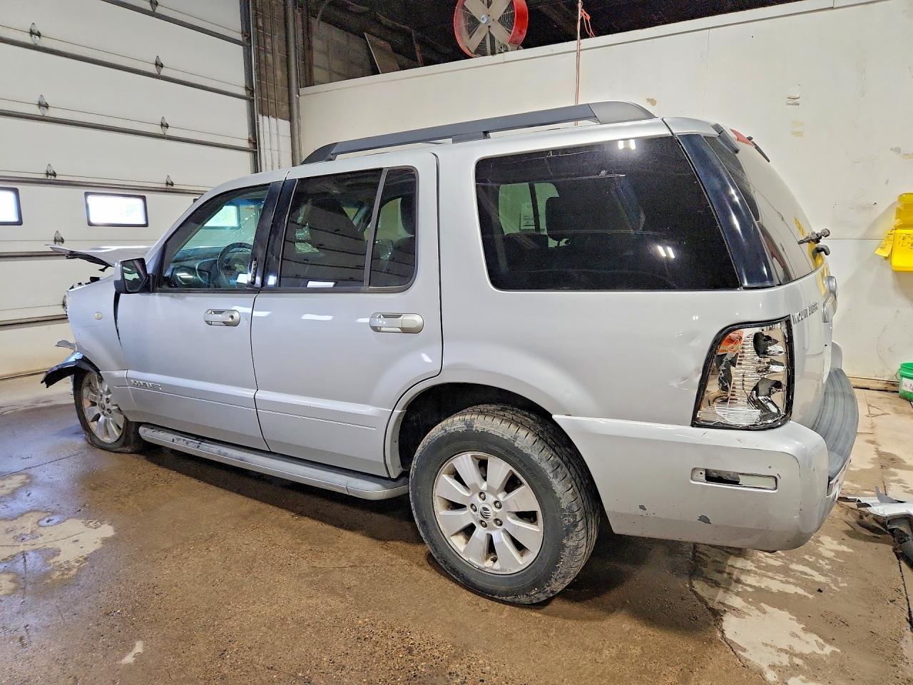 2010 Mercury Mountaineer Luxury - Image 2
