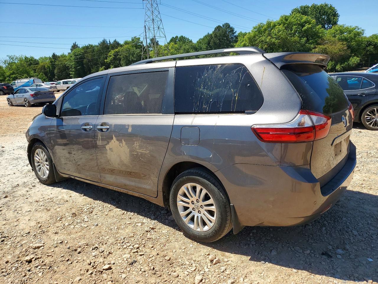 2017 Toyota Sienna Xle Premium 8-Passenger - Фото 2