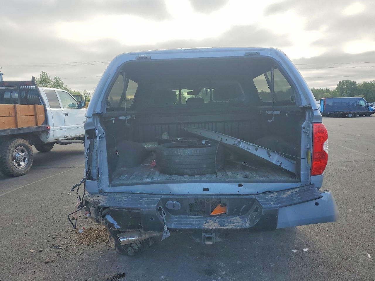 2018 Toyota Tundra Crewmax Limited - Image 6