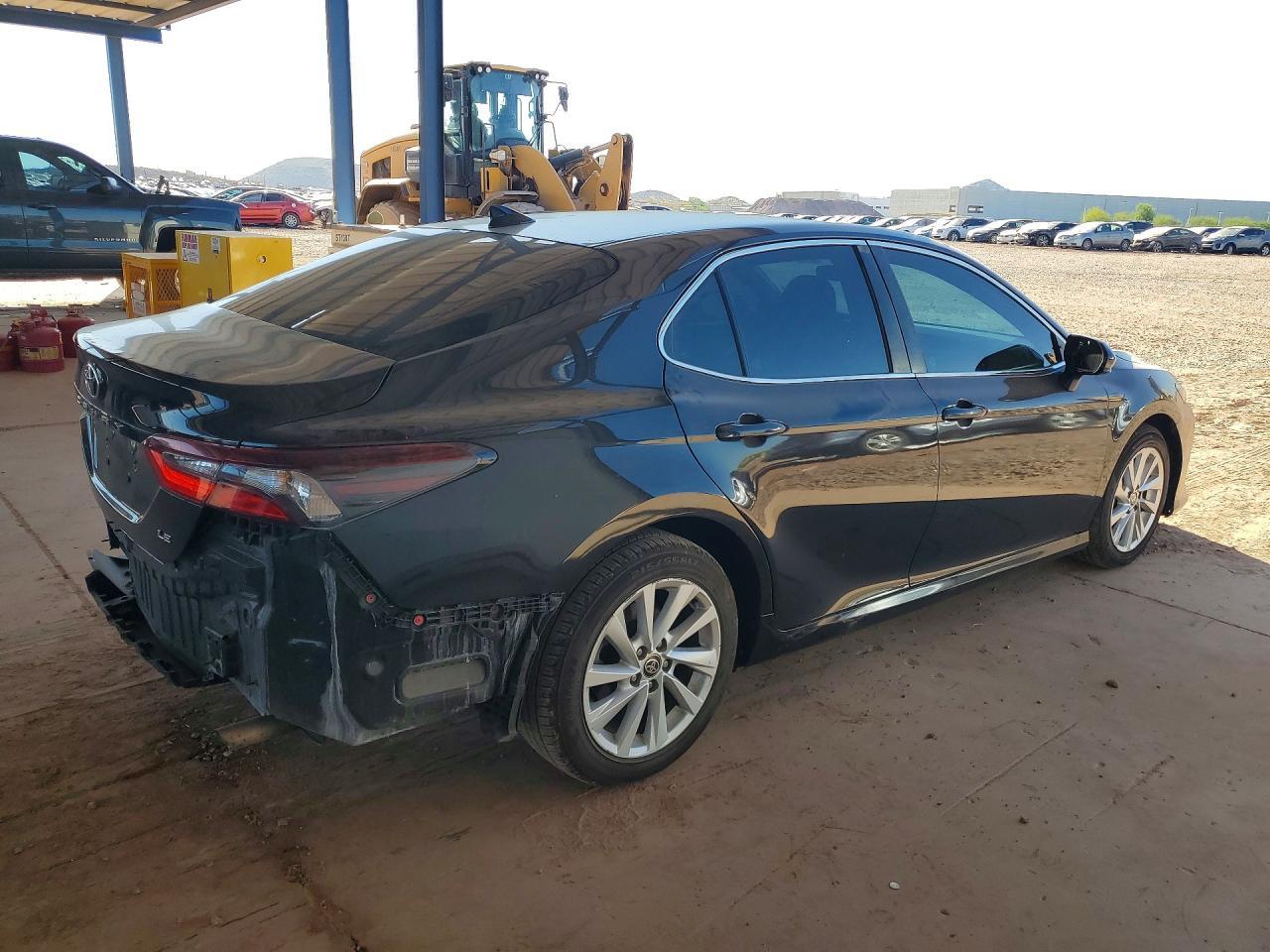 2022 Toyota Camry Le - Фото 3
