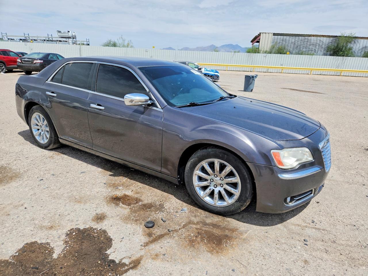 2014 Chrysler 300C - Image 4