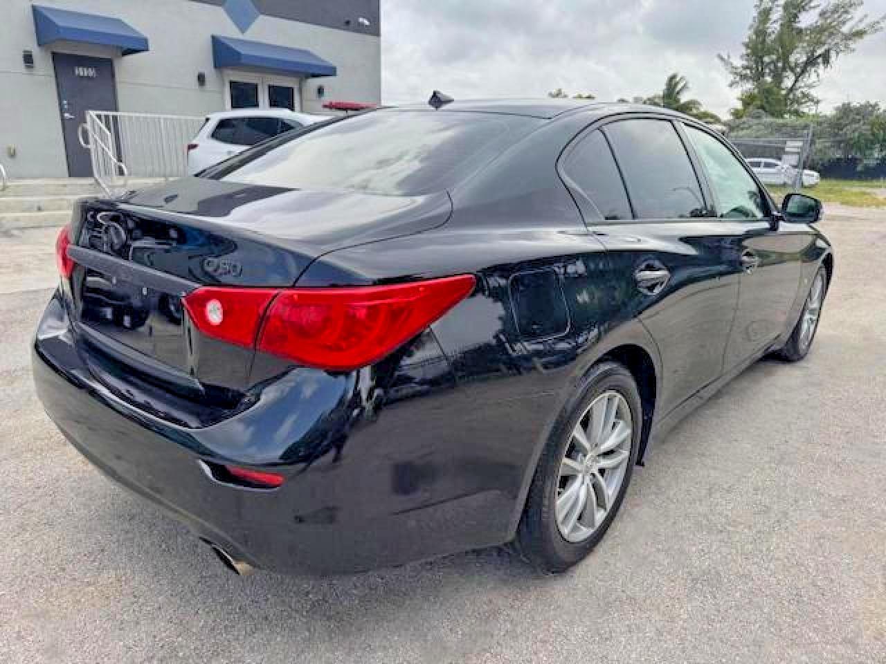 2017 Infiniti Q50 3.0T Premium - Image 3