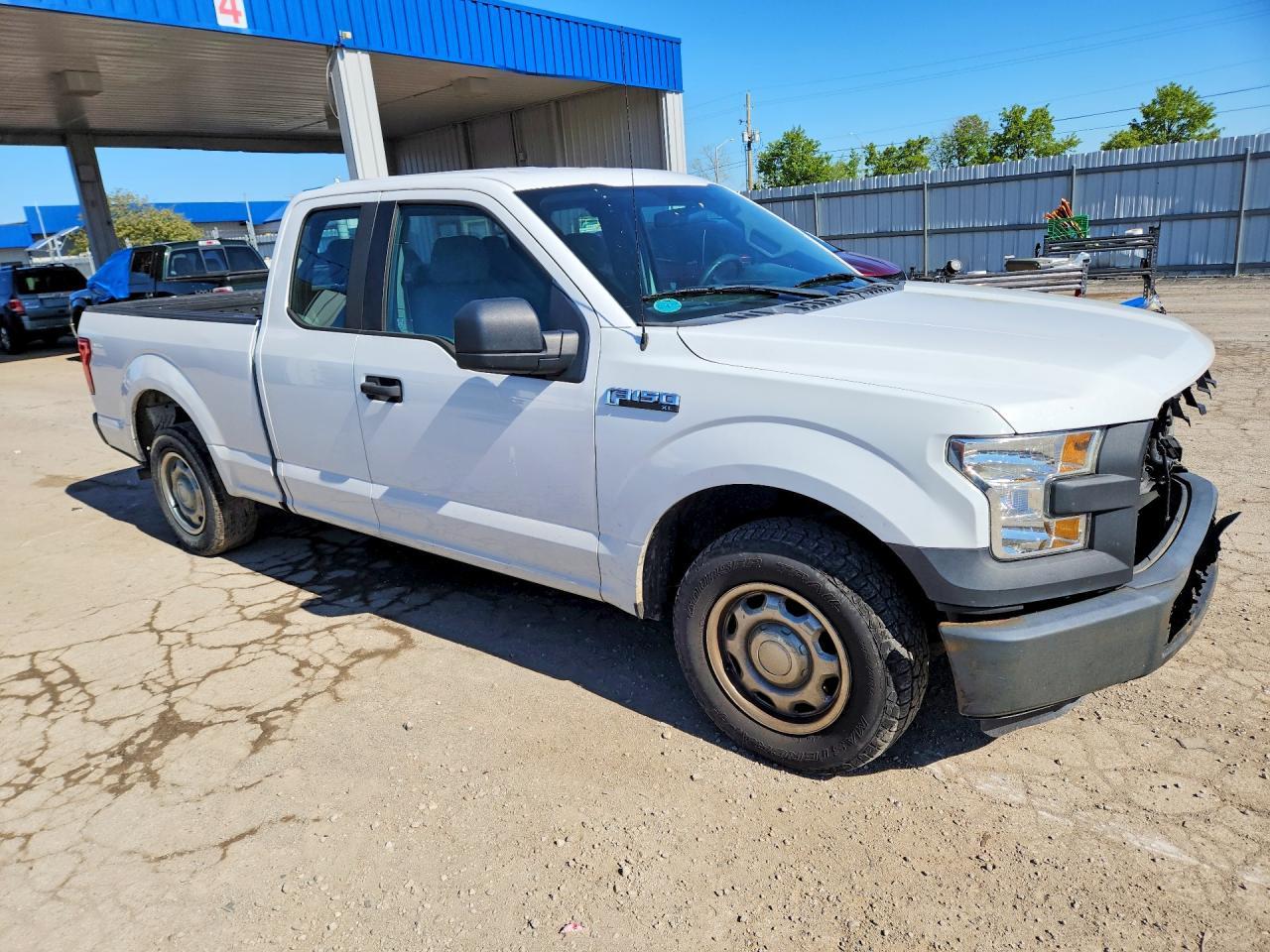 2016 Ford F150 Super Cab - Image 4