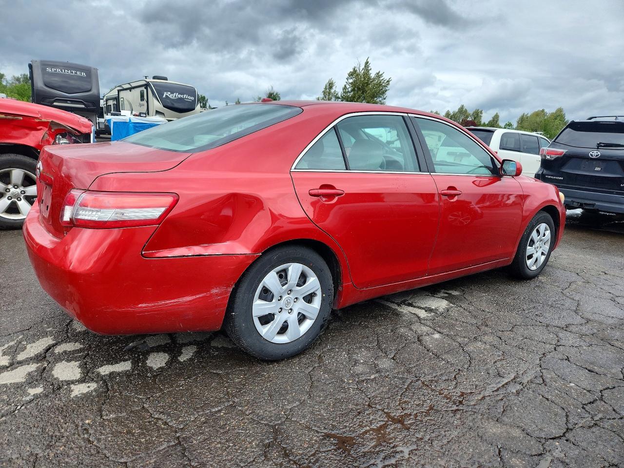 2010 Toyota Camry Le - Фото 3